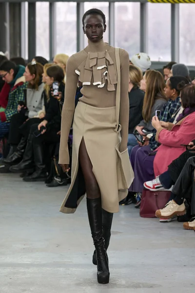 Look 15